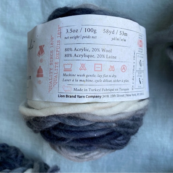 Lot of 4+ Lion Brand Wool-Ease roving stripes grey white black 617 Hickory yarn - Picture 4 of 11